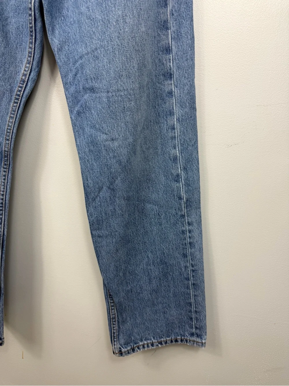 Vintage Levi’s 505 Regular Fit Straight Leg Jeans Distressed Medium Wash 34x30